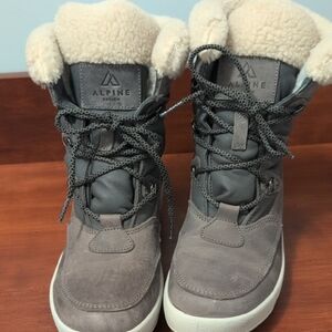 Alpine Gray and Cream Cozy Winter Boots